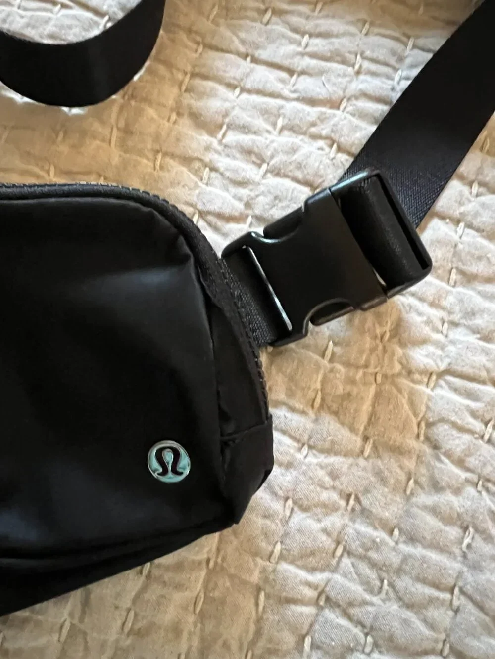 Lulemon Everywhere Belt Bag - Picture 2 of 3